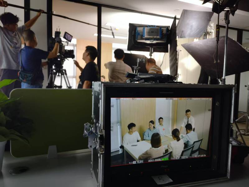 奉化市TVC拍摄公司：科技产品视觉化大师，诠释未来感与功能美学